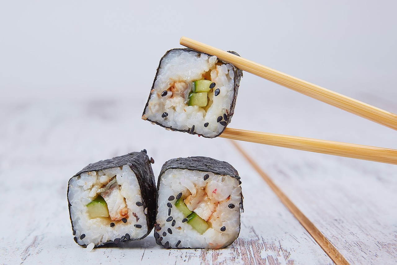 entdecken sie köstliche sushi-variationen, frisch zubereitet mit hochwertigen zutaten. perfekt für liebhaber der japanischen küche.