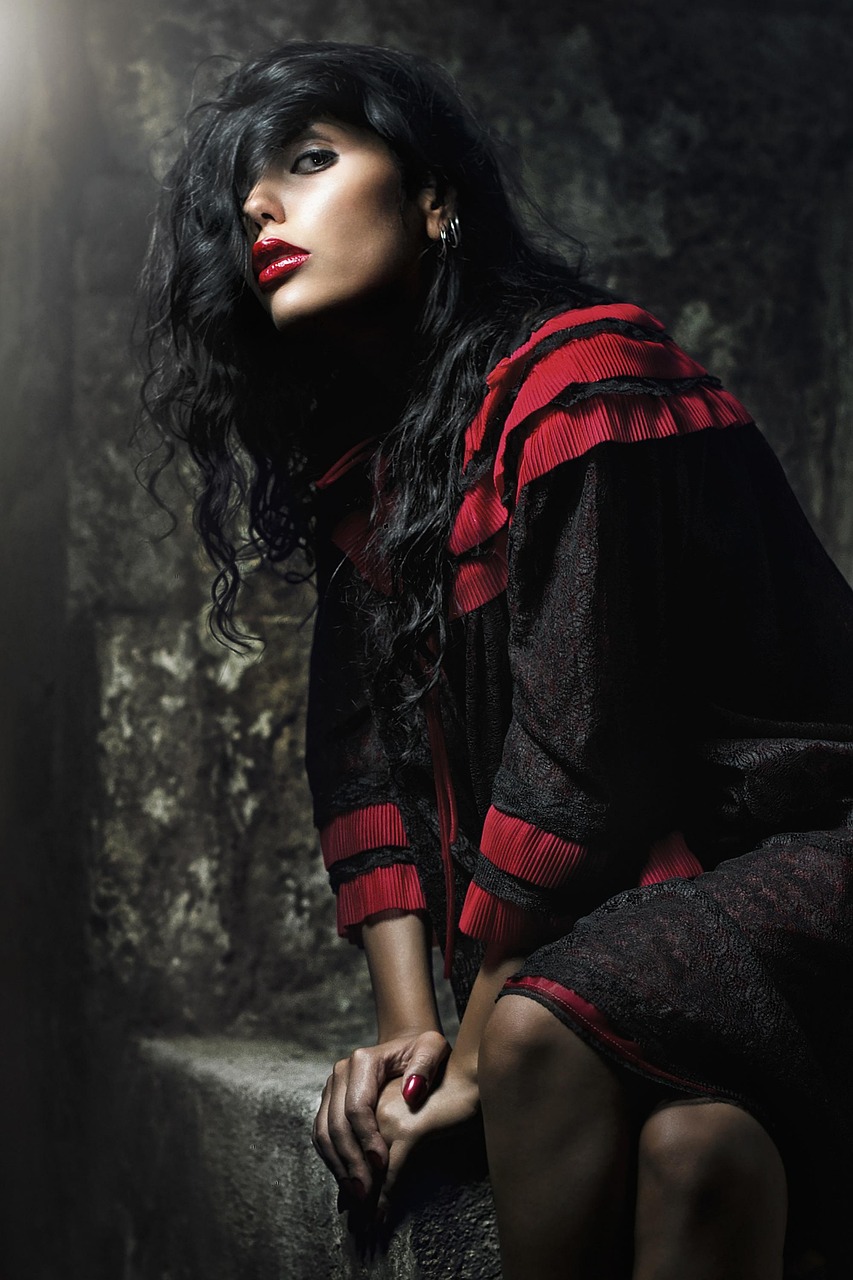 Wie style ich ein schwarzes Kleid für verschiedene Anlässe?